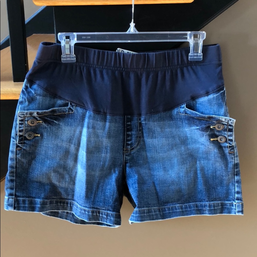 Old Navy Maternity shorts size medium